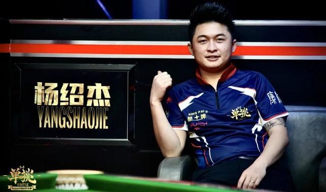 显得克制 显得克制